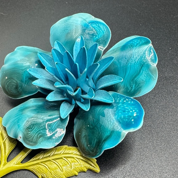 Vintage Enamel TURQUOISE Large Metal Flower Power Pin Brooch - Picture 5 of 6